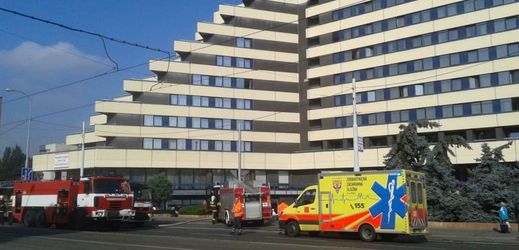 V sobotu ráno zasahovali u pražského hotelu Pyramida hasiči i záchranáři