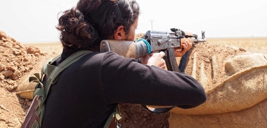 V řadách Kurdů bojuje nemálo žen.