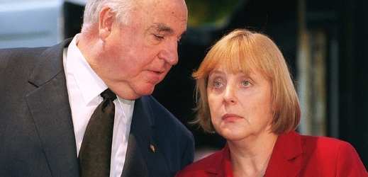 Bejvávalo. Kohl a jeho "schovanka" Merkelová.