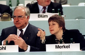 Kohl a Merkelová za starých časů.