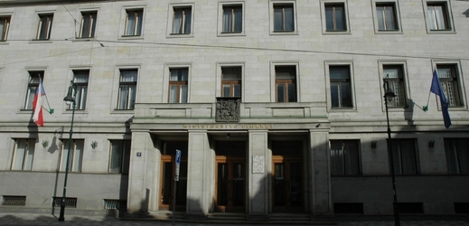 Budova ministerstva financí, kde údajně anonym uložil bombu.