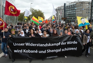Demonstrace na podporu boje Kurdů v Kobani a jinde v Německu.