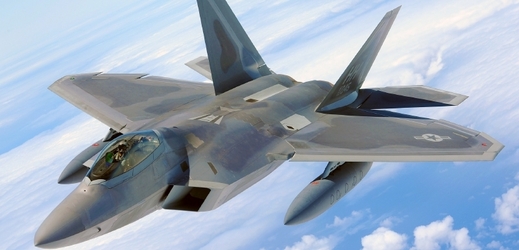 Na islamisty útočí i F-22. Válečná premiéra těchto letounů.