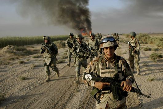 Američtí a iráčtí vojáci severně od Bagdádu.