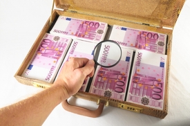 Jako výnos z trestné činnosti bylo zajištěno přes 800 tisíc eur (ilustrační foto).