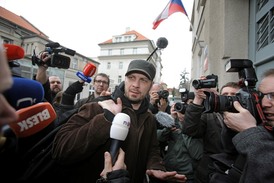 Roman Týc člen Ztohoven při nástupu do vězení.