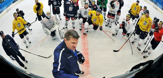 Kouč Rostislav Čada v pátek poprvé vedl trénink hokejistů Liberec, na jejichž lavičku byl jmenován ve čtvrtek po odvolání Pavla Hynka. 