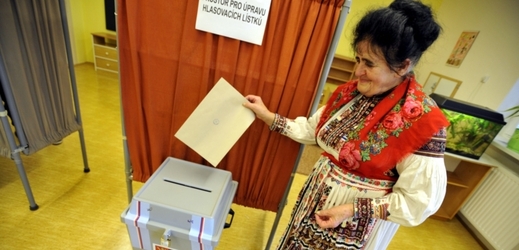 Propagátorka regionu Moravských Kopanic Kateřina Kubínová volila 10. října v kopanickém kroji v Uherském Brodě na Uherskohradišťsku.