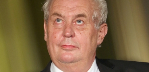 Prezident Miloš Zeman úspěšným v komunálních a senátních volbách popřál, aby neusnuli na vavřínech.