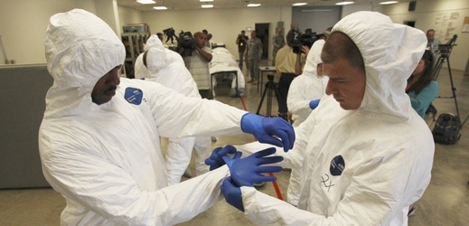 Strach z rozšíření eboly do světa stále roste (ilustrační foto).