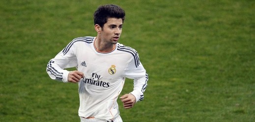 Enzo Zidane, syn slavného Zinedina, už trénuje s A-týmem Realu Madrid.