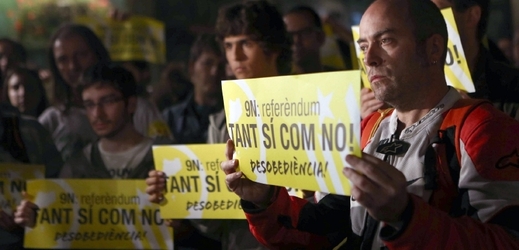 Protestující Katalánci.