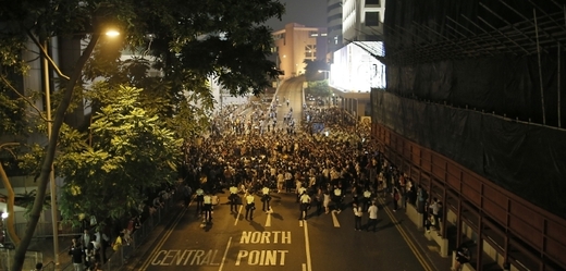 Hongkongská policie znovu s použitím pepřových sprejů rozehnala demonstraci prodemokratických aktivistů.