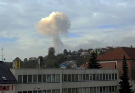 Výbuch zcela zničil muniční sklad v části obce Vlachovice ve Vrběticích na Zlínsku.
