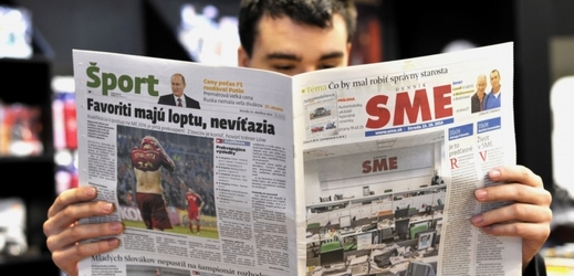 Slovenský deník Sme vyšel s fotografií prázdné redakce na titulní straně.