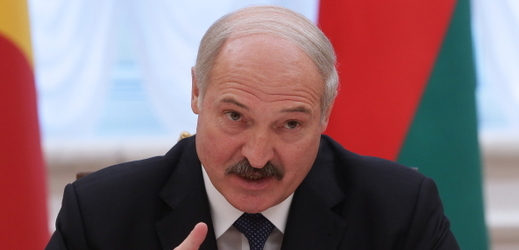 Ještě moment... Alexandr Lukašenko zatím neví, zda uzná ruskou anexi Krymu.