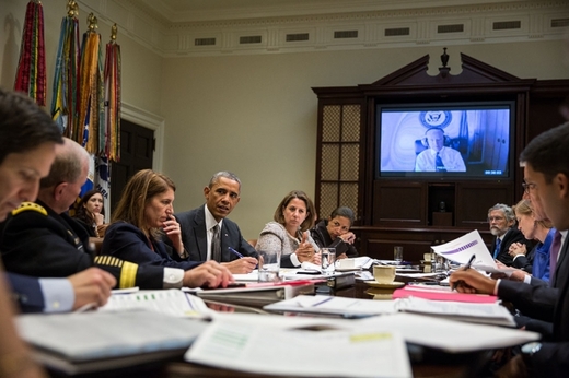 Obama jedná v Bílém domě se štábem o ebole.