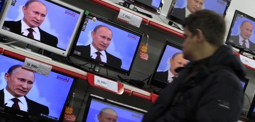 Ruští senátoři chtějí ze státních médií odstranit negativní zprávy.