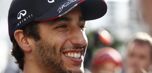 Jezdec Red Bullu, usměvavý Daniel Ricciardo.