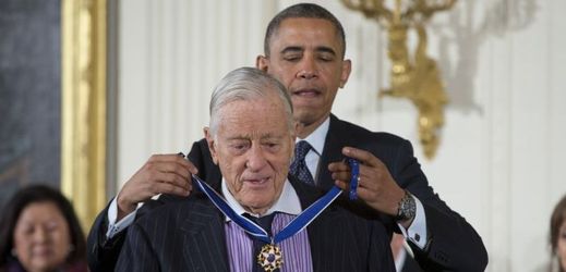 V roce 2013 udělil prezident Barack Obama Bradleemu vyznamenání, Medaili svobody.