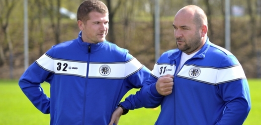 Bohuslav Pilný (vpravo) povede fotbalisty Hradce za záchranou.