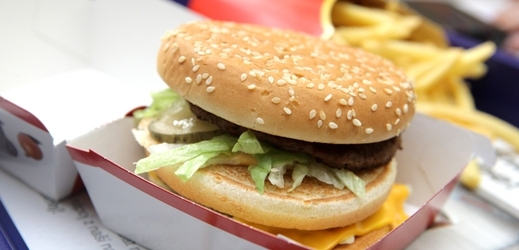Nizozemští reportéři nachytali kritiky jídla na hamburgery (ilustrační foto).