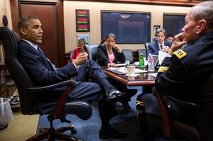 Obama s bezpečnostními poradci v Bílém domě.