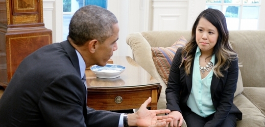 Barack Obama a zdravotní sestra Nina Pham.