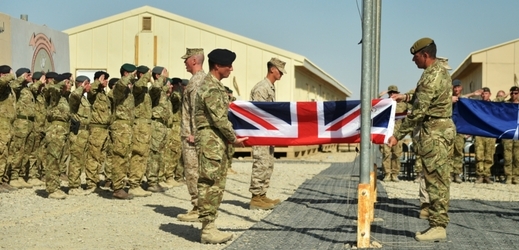 Ceremoniálu se účastnili afghánští, američtí i britští vojáci.