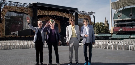 Členové kapely The Rolling Stones před stadionem Adelaide Oval, kde v sobotu odstartovali turné.