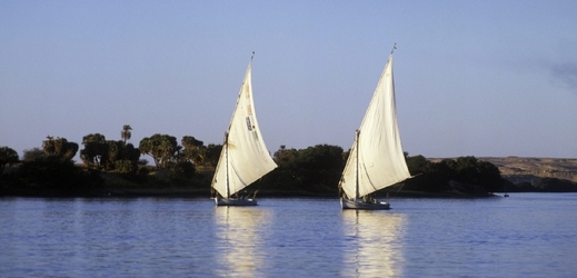 Feluka je tradiční dřevěná plachetnice, která ke svému pohybu využívá latinskou plachtu a populární je hlavně na Nilu (ilustrační foto). 