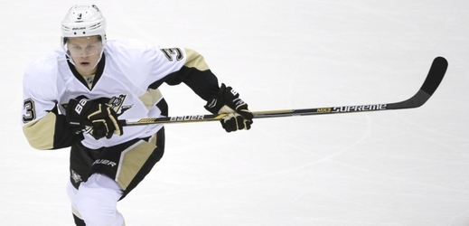 Dvacetiletý finský hokejista Olli Määttä z Pittsburghu má možná rakovinu štítné žlázy.