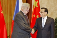 Prezident Miloš Zeman se setkal s čínským premiérem Li Kche-čchiangem.