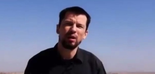 Zajatý britský fotoreportér John Cantlie se objevil na novém videozáznamu.