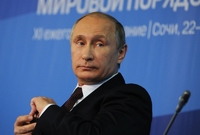Putinova tvář je v posledních měsících nějak jinak formovaná než kdysi.