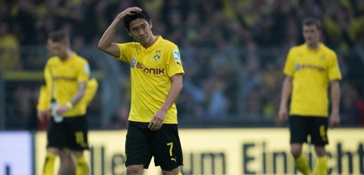 Na hráče Borussie Dortmund padla fotbalová deka. 