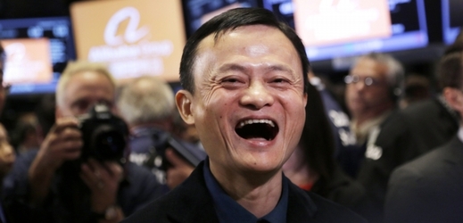 Jack Ma důvod k radosti rozhodně má, podle časopisu Forbes je totiž nejbohatším člověkem v Číně.
