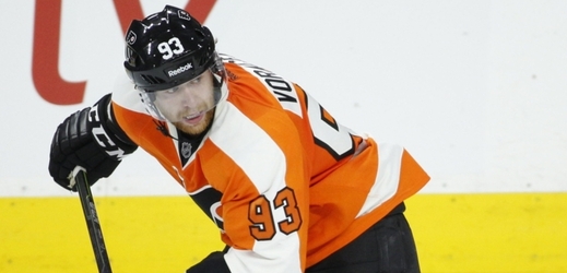 Hokejový útočník Jakub Voráček v NHL potřetí za sebou přihrál na dva góly a přispěl k výhře Philadelphie nad Los Angeles 3:2 v prodloužení. 