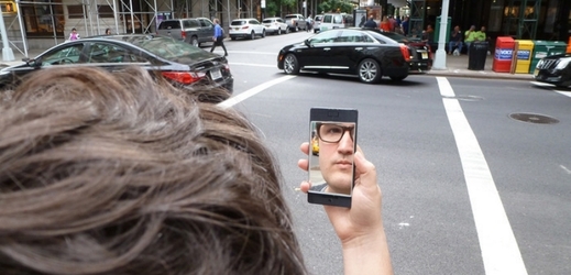 NoPhone umí i real-time selfie. Jsou stoprocentně odolné vůči hackerům.