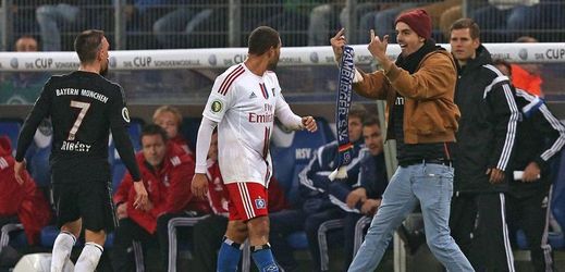 Útok domácího příznivce na největší hvězdu Bayernu Francka Ribéryho. 