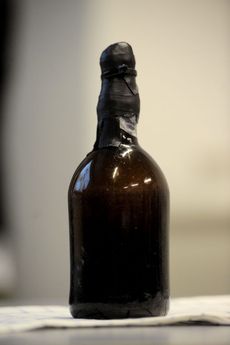 Belgické pivo, které se našlo v lahvích, které se před 170 lety potopily s obchodní lodí.