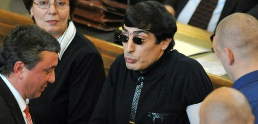 Adranik Soghojan u pražského soudu v roce 2010.