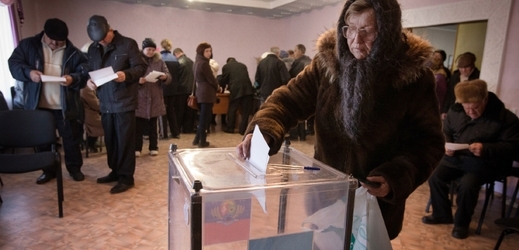 Hlasování na Donbase.