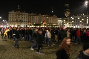 PEGIDA svolalo demonstraci proti islamismu v centru Drážďan.