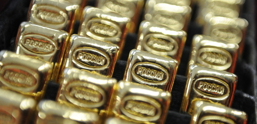  Zlato zlevnilo až o tři procenta na 1161,25 dolaru (téměř 26 tisíc Kč) za troyskou unci (31,1 gramu).