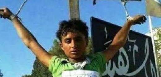 Ukřižování chlapce islamisty ve městě Rakka (ilustrační obrázek).