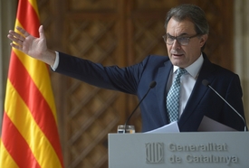 Šéf katalánské vlády Artur Mas obvinil Madrid ze zneužívání moci.