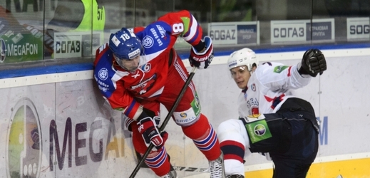 Tomáš Kubalík (vlevo) už okusil NHL i KHL.
