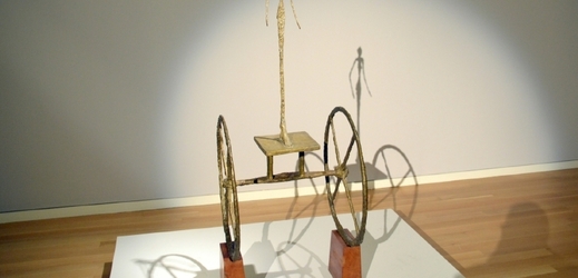 Socha Alberta Giacomettiho Chariot (Kočár).