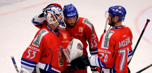 Hokejovou reprezentaci povede na turnaji Karjala jako kapitán Radek Smoleňák (vpravo).
